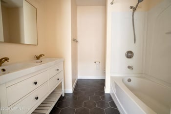 8118 Summergate Ct, Jacksonville, FL 32256