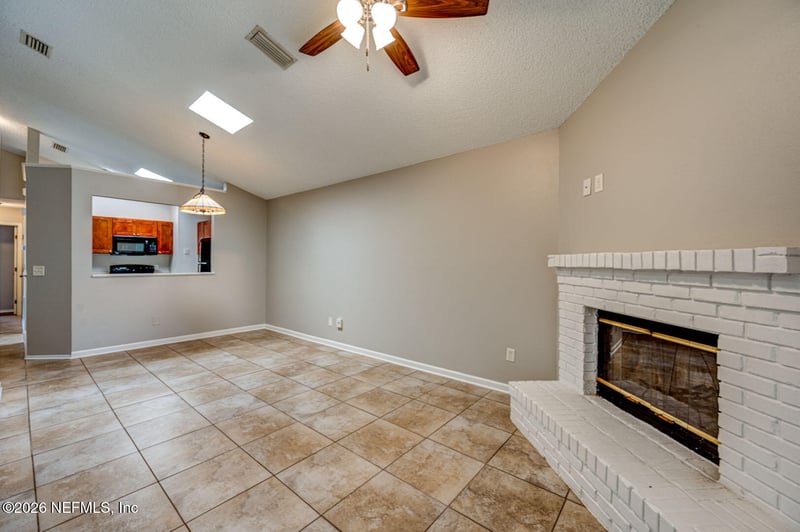 560 Staffordshire Dr, Jacksonville, FL 32225