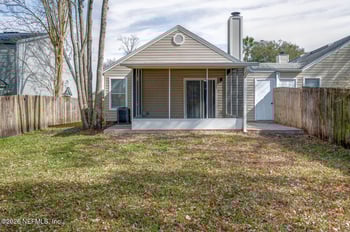 560 Staffordshire Dr, Jacksonville, FL 32225