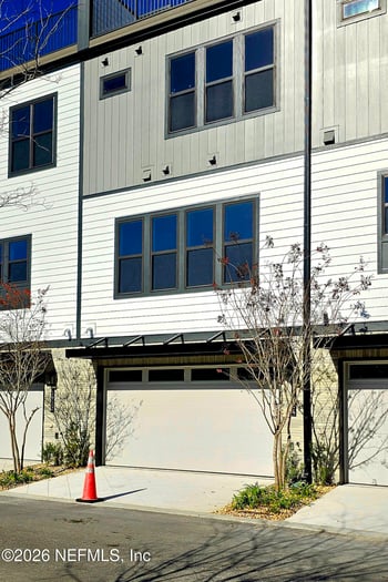 2016 Prudential Dr, Jacksonville, FL 32207