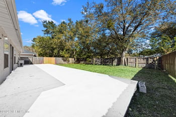 301 Johns Glen Dr, St Johns, FL 32259