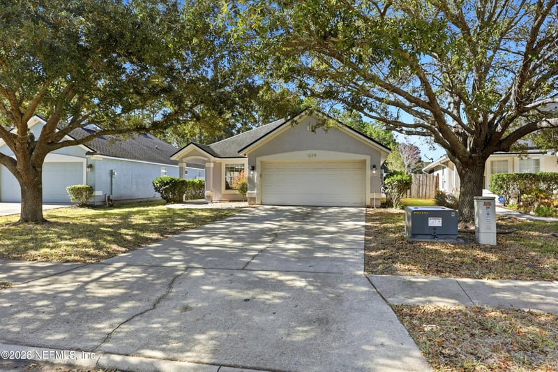 1324 Woodlawn Dr, Orange Park, FL 32065