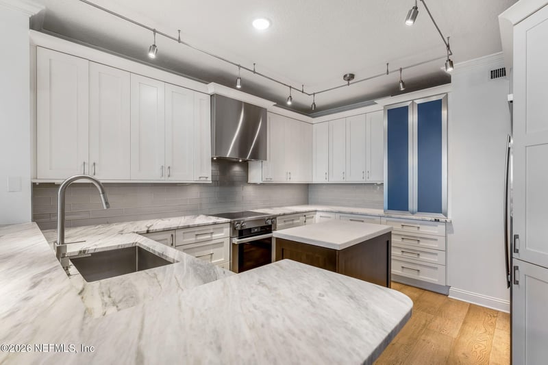 1331 1st St #202, Jacksonville Beach, FL 32250