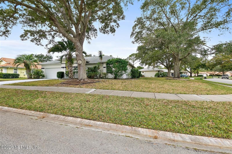 2 Saw Mill Ct, Palm Coast, FL 32164