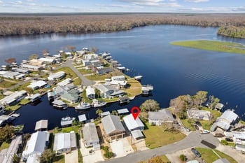 170 Moonlite Dr, Welaka, FL 32193