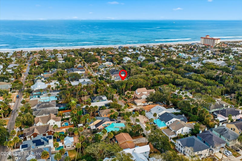 350 4th St, Atlantic Beach, FL 32233