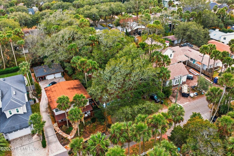 350 4th St, Atlantic Beach, FL 32233