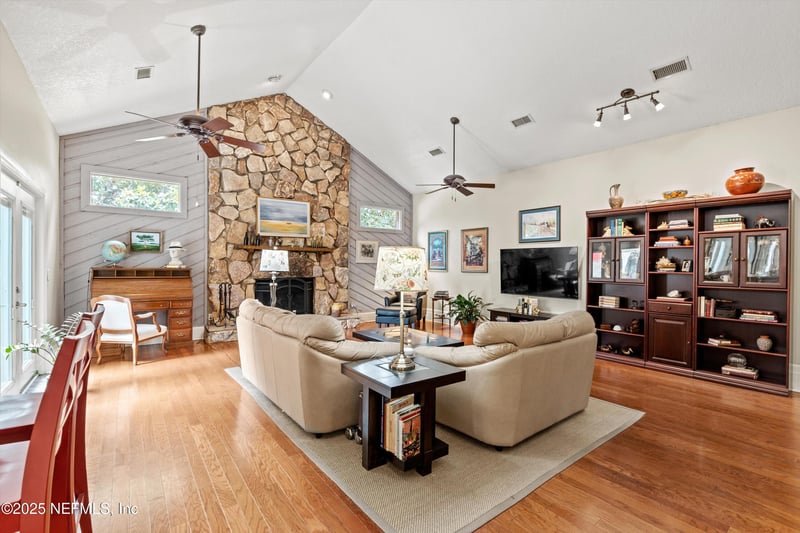 4654 Ortega Farms Cir, Jacksonville, FL 32210