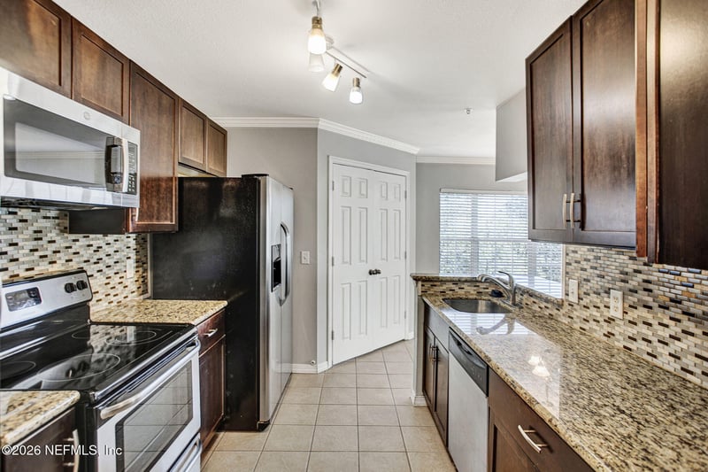 7800 Point Meadows Dr #631, Jacksonville, FL 32256