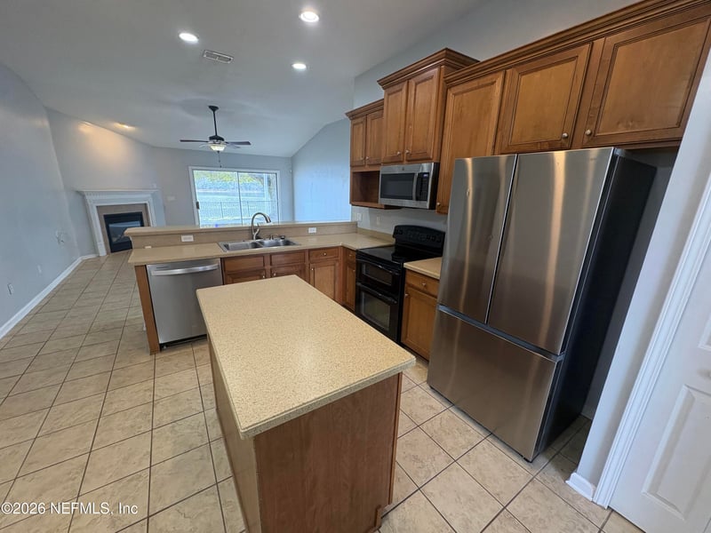 9266 Prosperity Lake Dr, Jacksonville, FL 32244