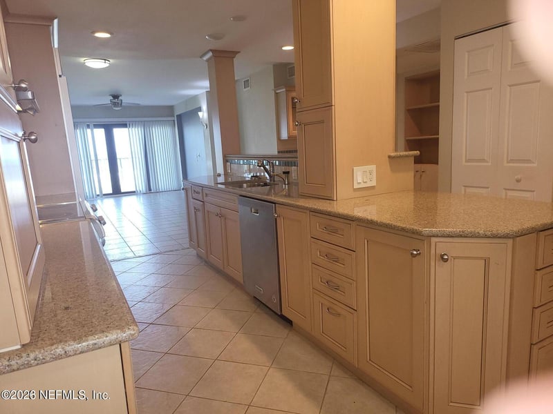 1901 1st St #203, Jacksonville Beach, FL 32250