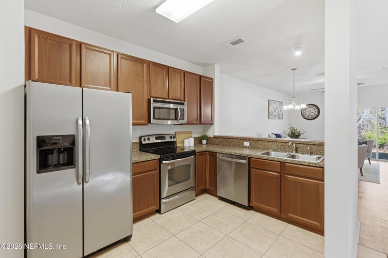 220 Leese Dr, St Johns, FL 32259