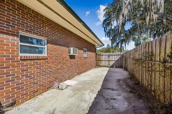 4768 Queen Ln, Jacksonville, FL 32210