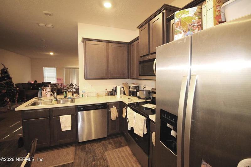 335 Aralia Ln, Jacksonville, FL 32216