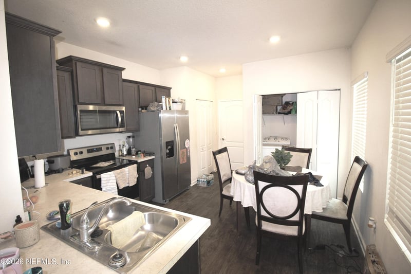 335 Aralia Ln, Jacksonville, FL 32216