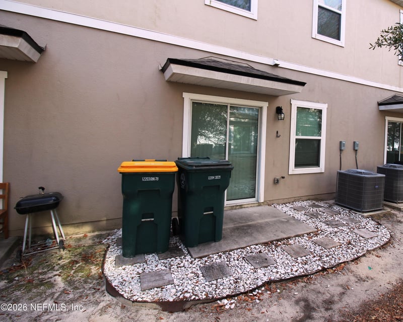 335 Aralia Ln, Jacksonville, FL 32216