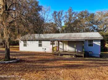 141 Paris St, Interlachen, FL 32148