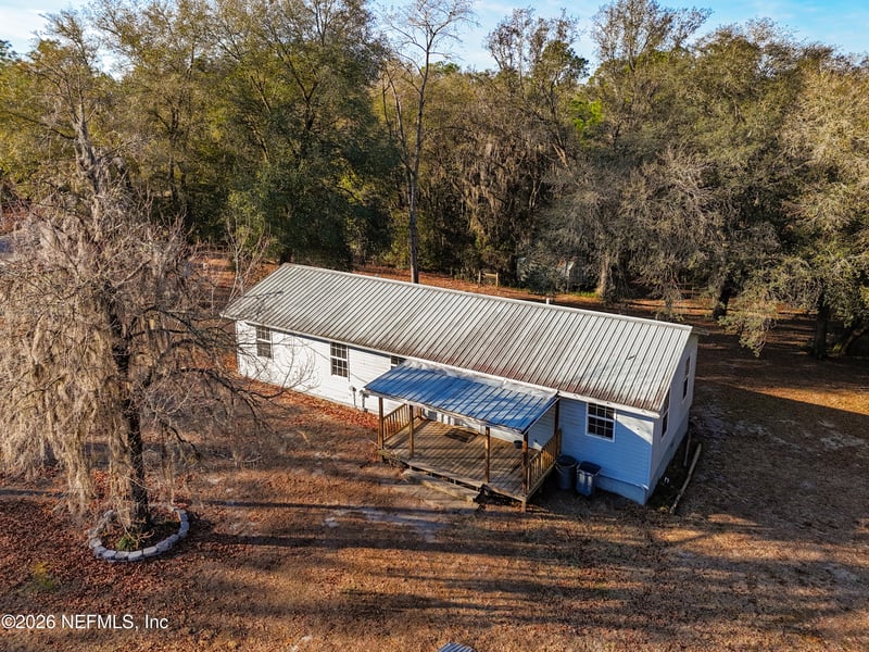 141 Paris St, Interlachen, FL 32148