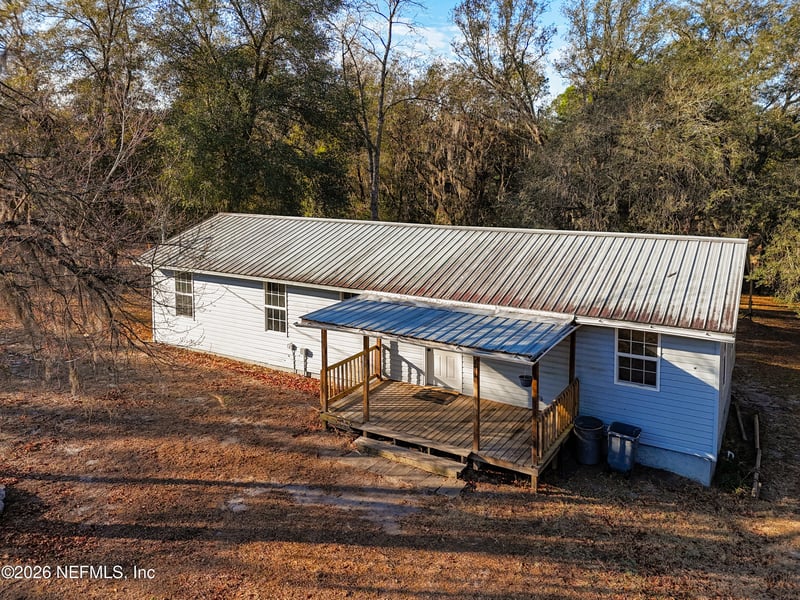 141 Paris St, Interlachen, FL 32148