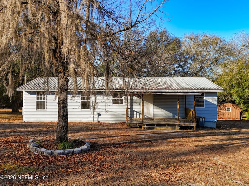 141 Paris St, Interlachen, FL 32148