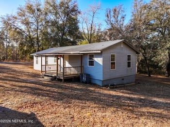 141 Paris St, Interlachen, FL 32148