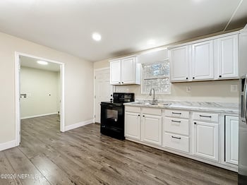 141 Paris St, Interlachen, FL 32148