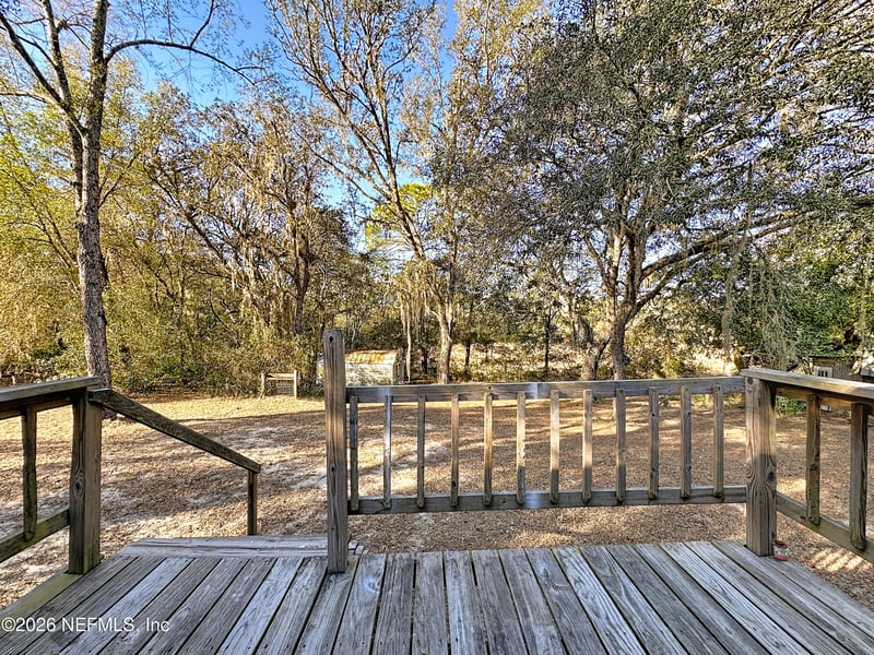 141 Paris St, Interlachen, FL 32148