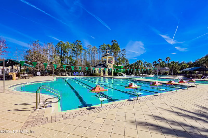 220 Leese Dr, St Johns, FL 32259