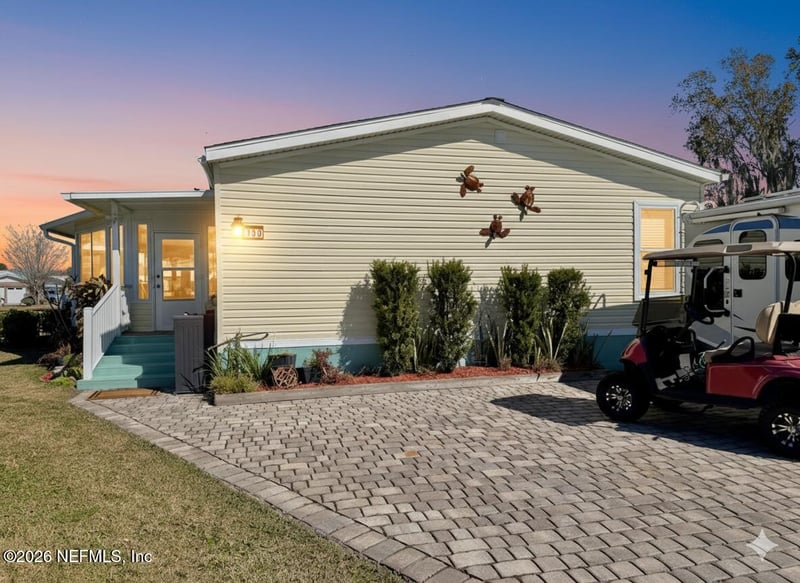 100 Happiness Dr, Welaka, FL 32189