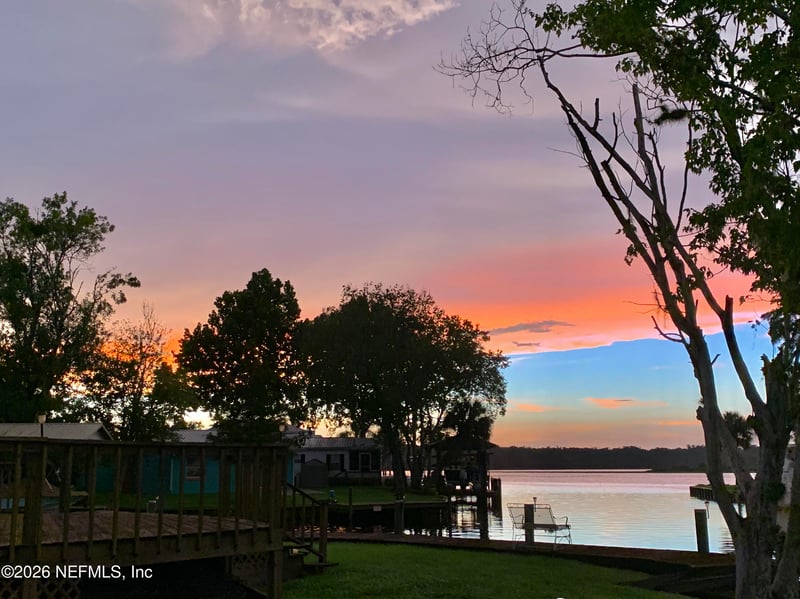 100 Happiness Dr, Welaka, FL 32189