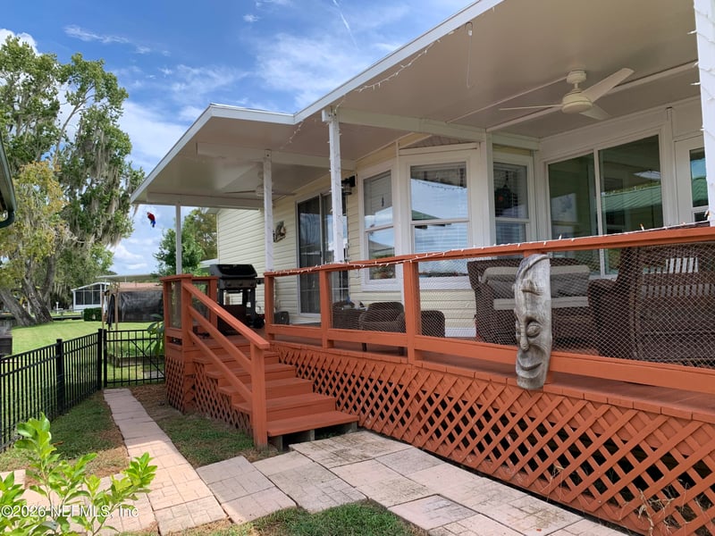 100 Happiness Dr, Welaka, FL 32189