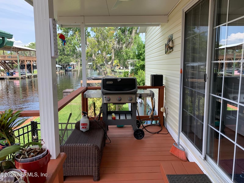 100 Happiness Dr, Welaka, FL 32189