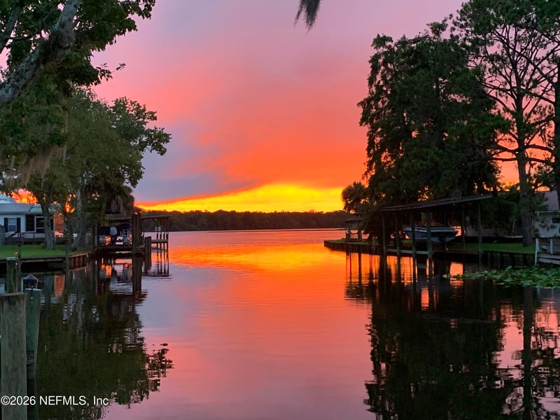 100 Happiness Dr, Welaka, FL 32189