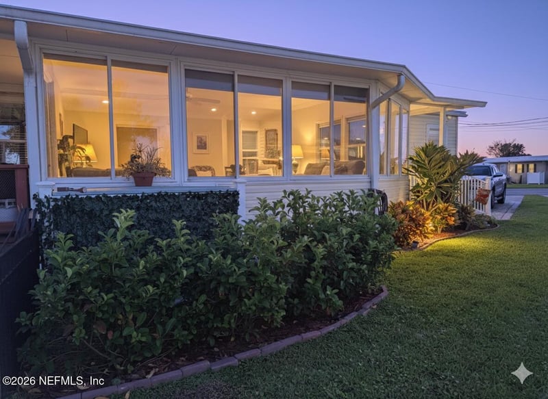 100 Happiness Dr, Welaka, FL 32189