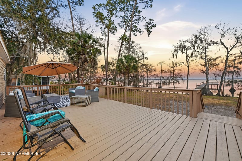 102 Lake Shore Ln, Crescent, FL 32112