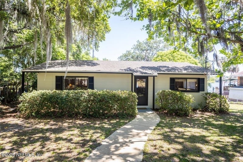 186 Little Orange Lake Dr, Hawthorne, FL 32640