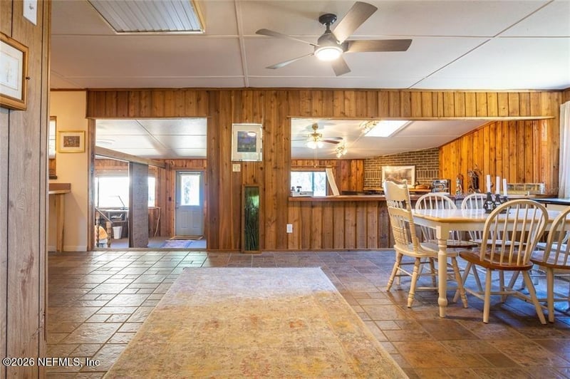 186 Little Orange Lake Dr, Hawthorne, FL 32640