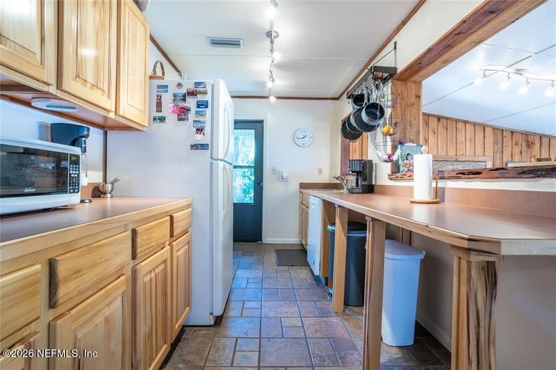 186 Little Orange Lake Dr, Hawthorne, FL 32640