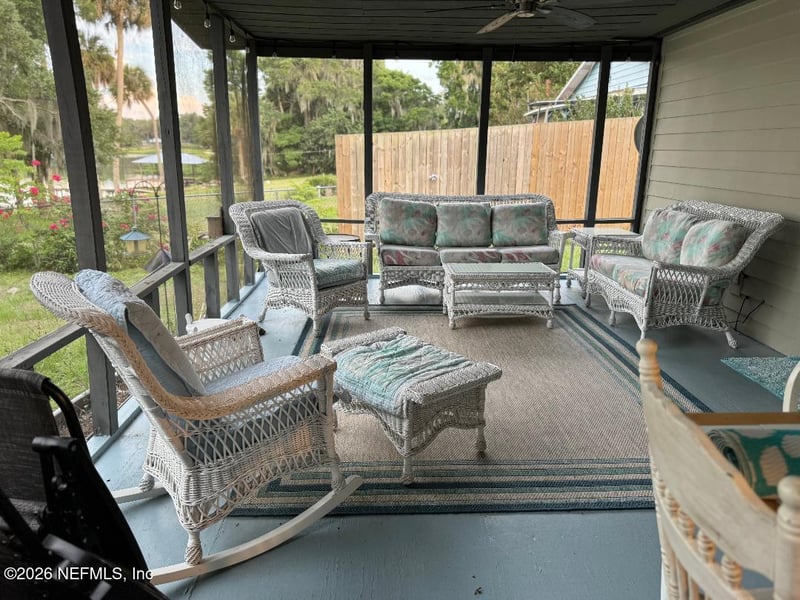 186 Little Orange Lake Dr, Hawthorne, FL 32640