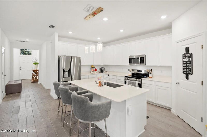 15608 Whispering Fir Dr, Jacksonville, FL 32218