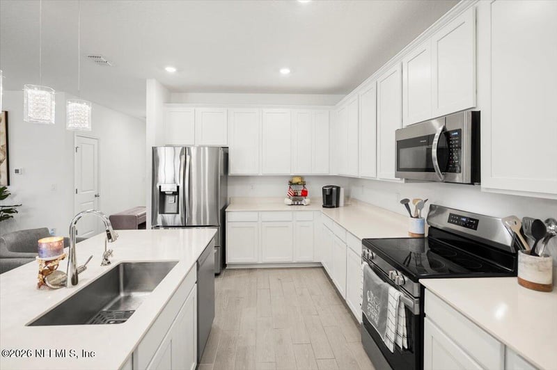 15608 Whispering Fir Dr, Jacksonville, FL 32218