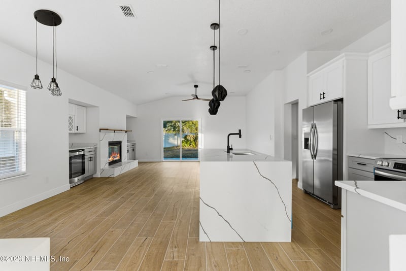 2303 Longmont Ln, Jacksonville, FL 32246