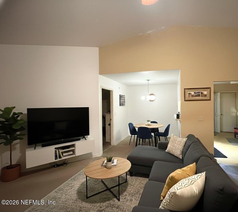 8062 Loch Lomond Ln, Jacksonville, FL 32244