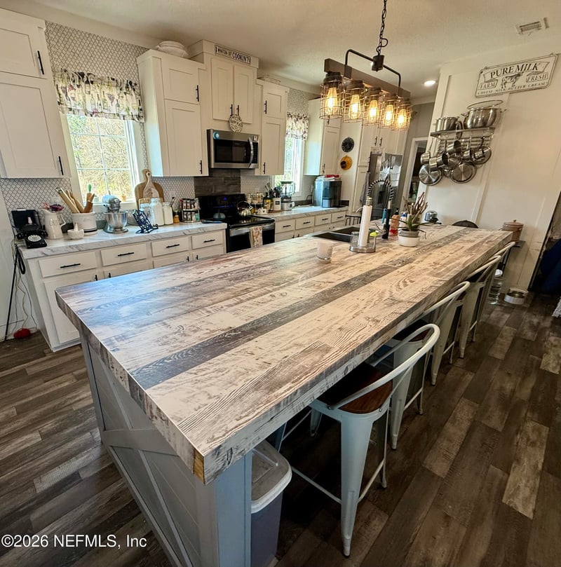 12747 Cowpen Rd, Glen St Mary, FL 32040