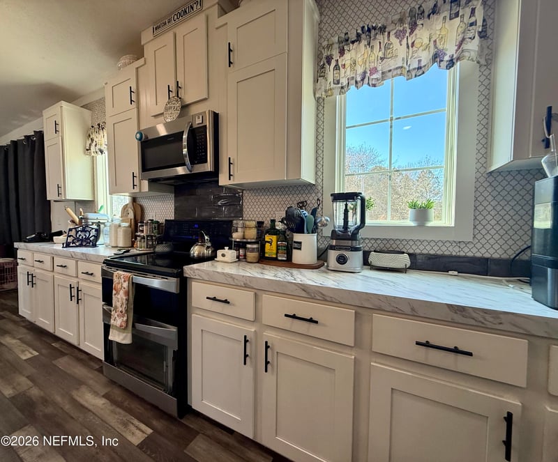 12747 Cowpen Rd, Glen St Mary, FL 32040