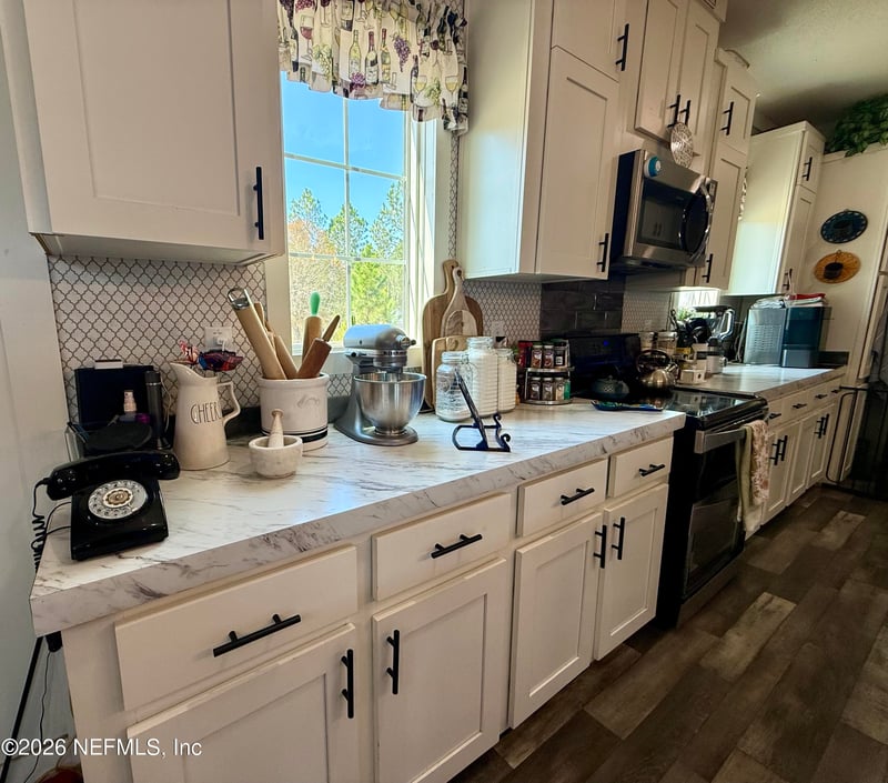 12747 Cowpen Rd, Glen St Mary, FL 32040