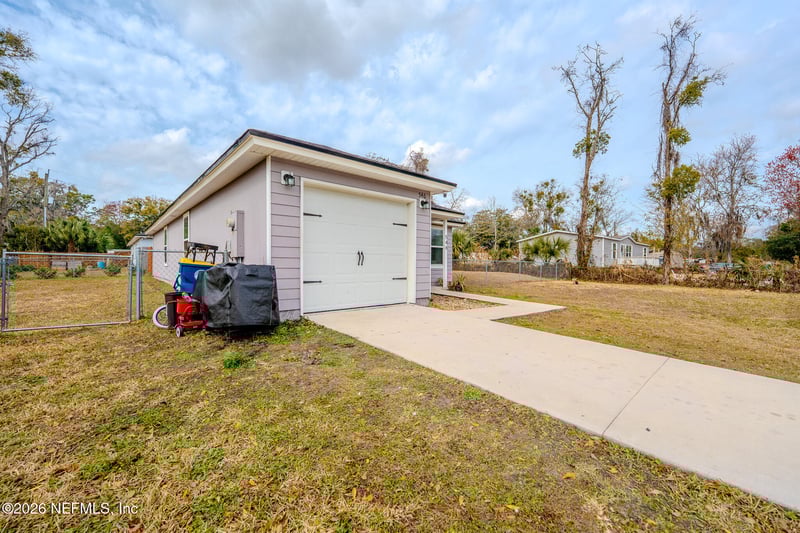 546 Monty Ln, Jacksonville, FL 32225