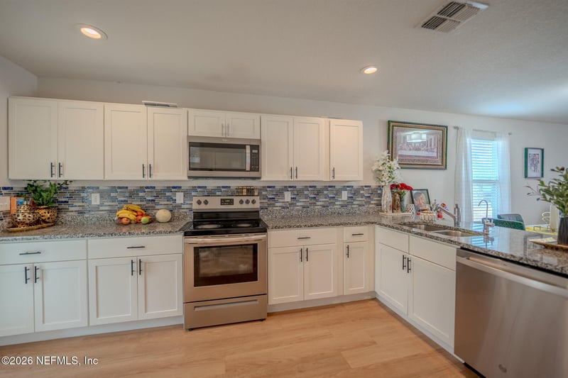 546 Monty Ln, Jacksonville, FL 32225