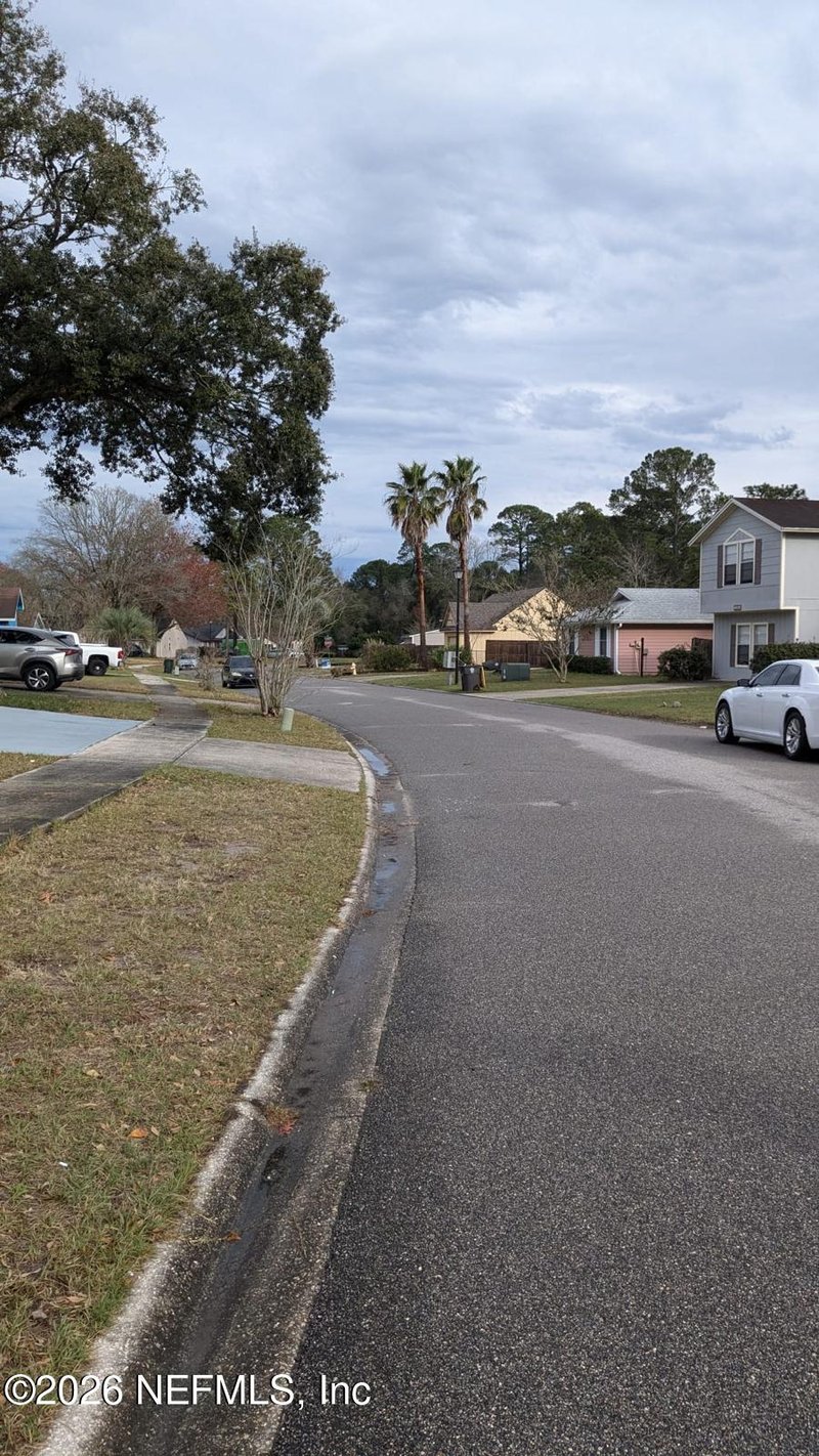 6513 Sierra Dr, Jacksonville, FL 32244