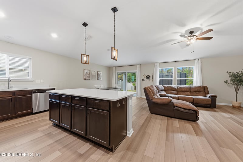 589 Wild Rose Ln, Jacksonville, FL 32218